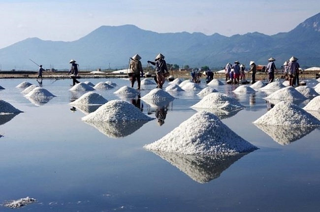 Quang Ngai builds Sa Huynh salt brand