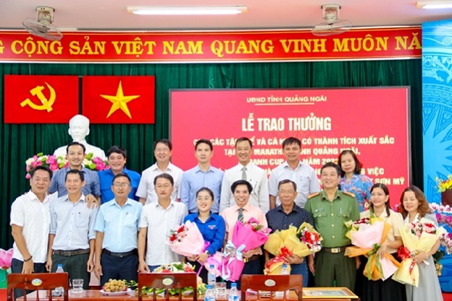 Quang Ngai honors collectives and individuals with contributions at the Quang Ngai Marathon