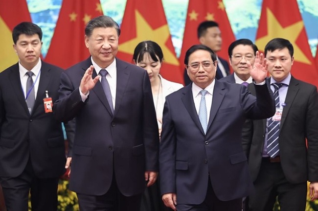 Viet Nam gives top priority to developing relations with China: PM
