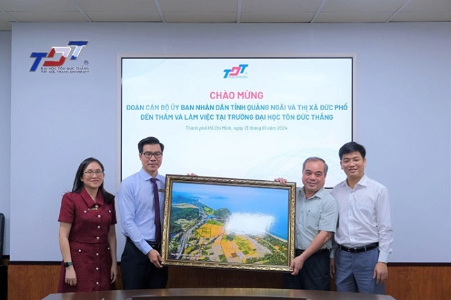Standing Vice Chairman of the PPC, Tran Hoang Tuan, visits Ton Duc Thang University