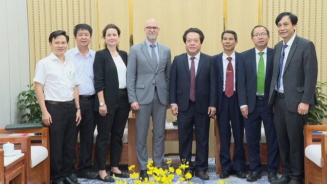Phó Chủ tịch UBND tỉnh Võ Phiên tiếp và làm việc với Đoàn công tác Đại sứ quán Canada tại Việt Nam