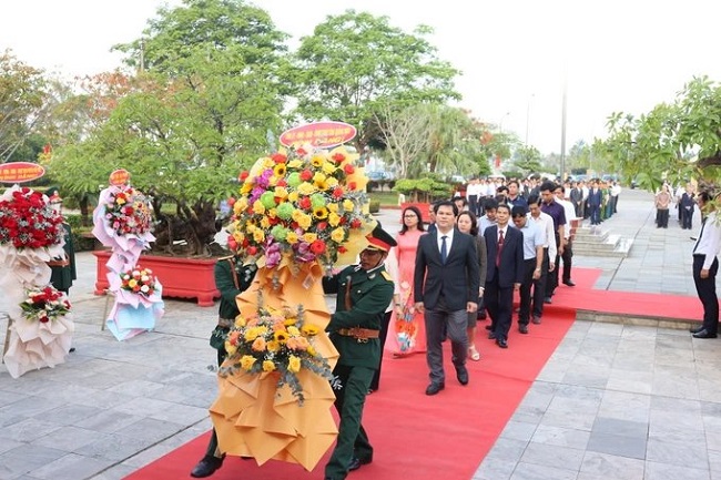 Dâng hương kỷ niệm 118 năm ngày sinh Thủ tướng Phạm Văn Đồng
