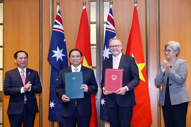 Viet Nam, Australia exchange 12 crucial cooperation agreements