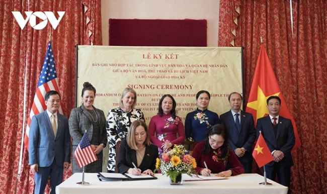 VN, U.S. sign MoU on cultural cooperation
