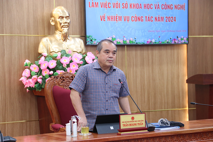 Phó Chủ tịch Thường trực UBND tỉnh Trần Hoàng Tuấn làm việc với Sở Khoa học và Công nghệ