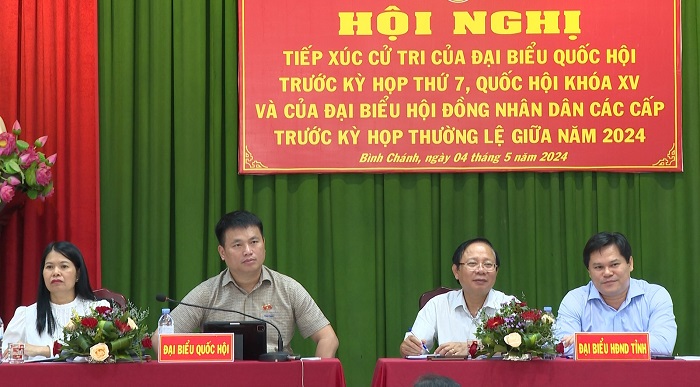 Đại biểu Quốc hội và Hội đồng nhân dân tỉnh tiếp xúc cử tri tại xã Bình Chánh