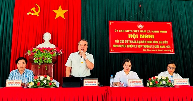 PPC's vice chairman, Tran Hoang Tuan, meets Nghia Hanh voters