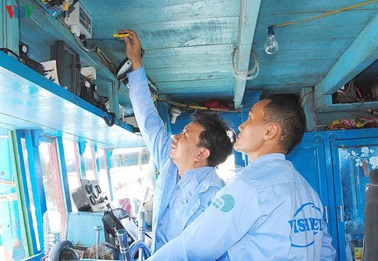 More than 2,150 fishing vessels in Quang Ngai Province installed cruise control equipment