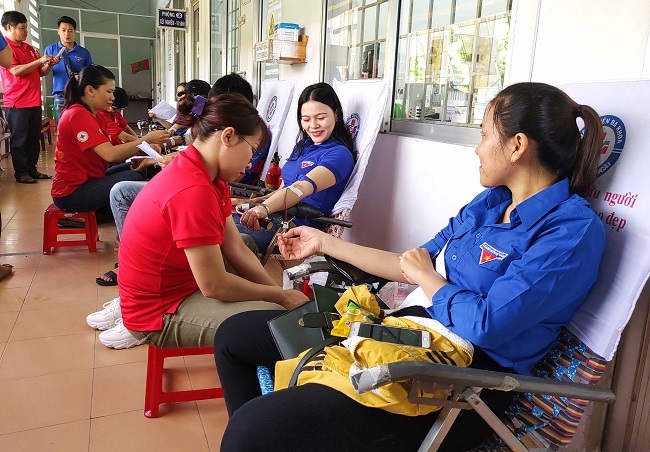 Son Tinh with voluntary blood donation