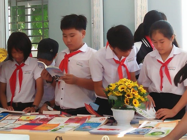 To open the Book exhibition about Hoang Sa Army