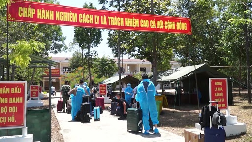 Quang Ngai received and isolated 269 people returning from abroad