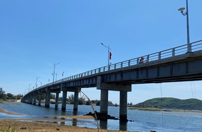 Đức Phổ: Khánh thành cây cầu vượt sông Thoa