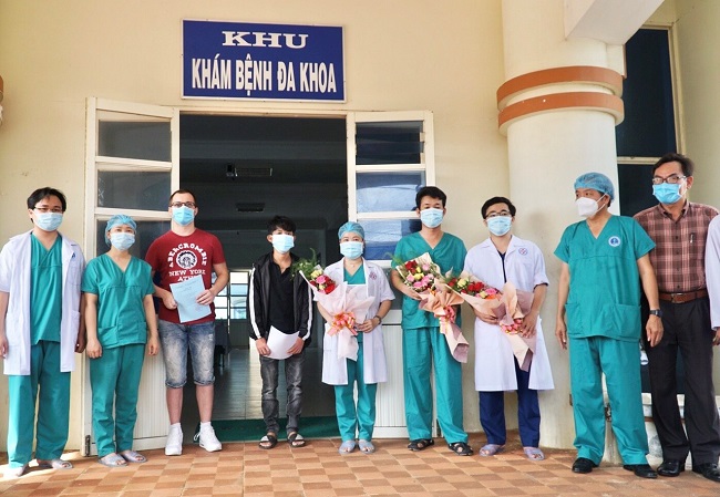 Quang Ngai isolates 1.204 people
