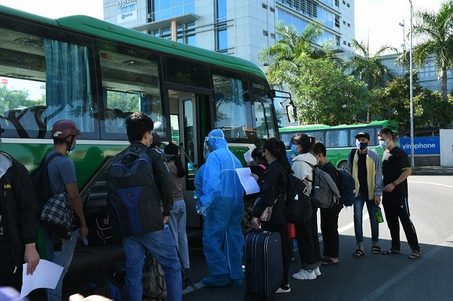 More than 300 Quang Ngai people returning from the epidemic areas will be tested for SARS-CoV-2